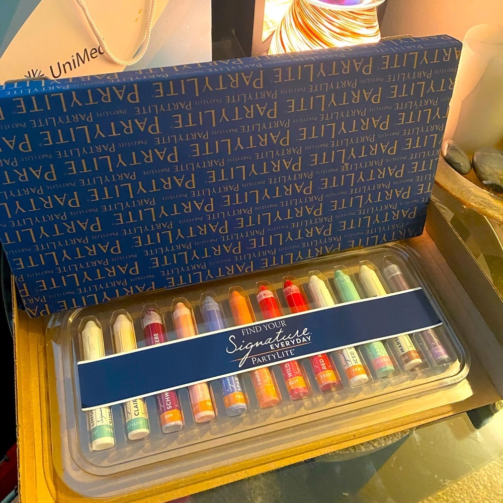 PartyLite Signature Everyday Blending Crayons | Scent Sticks Set of 12 | NIB - Picture 2 of 4